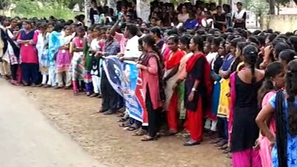 Thiruvarur college students protest against Hydro carbon projects Thiruvarur college students protest against Hydro carbon projects