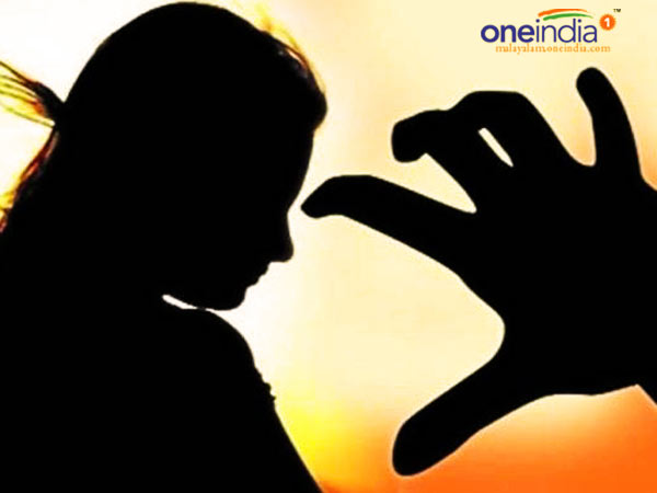 பதறி ஓடினார்