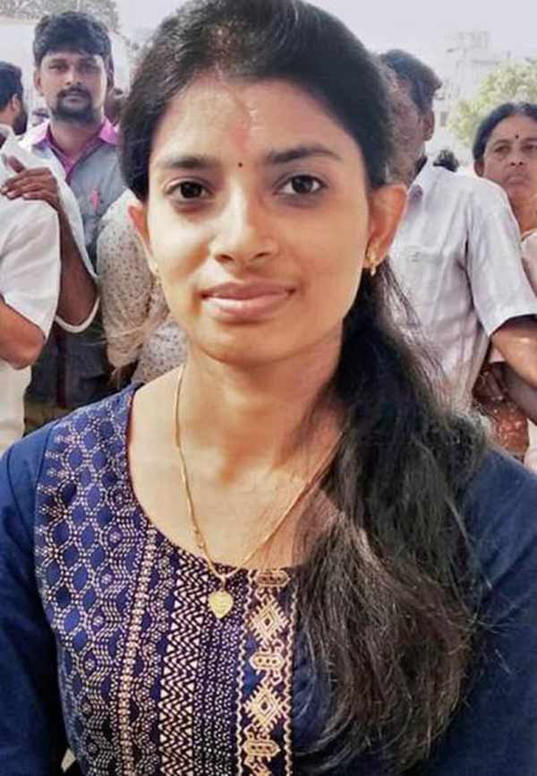 21 year old panchayat president sandhyarani says, I will not join the political party 21 year old panchayat president sandhyarani says, I will not join the political party