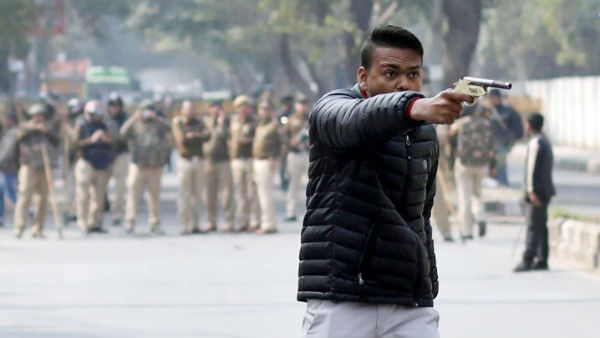 Man arrested by Delhi police after brandishes gun in Jamia University Man arrested by Delhi police after brandishes gun in Jamia University