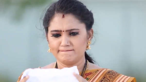 இவளுக்குத்தான் வழுக்குதாம்