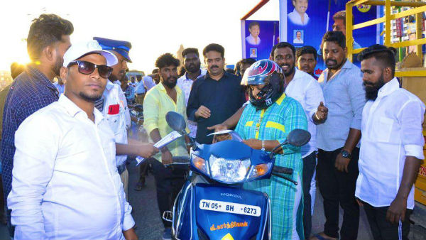 Udhayanidhi stalin Fans Forum Distributed Free Helmet Udhayanidhi stalin Fans Forum Distributed Free Helmet