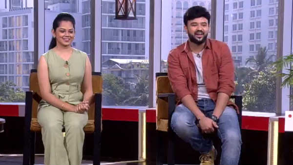 முதலில் ஒன்லைன் கதை