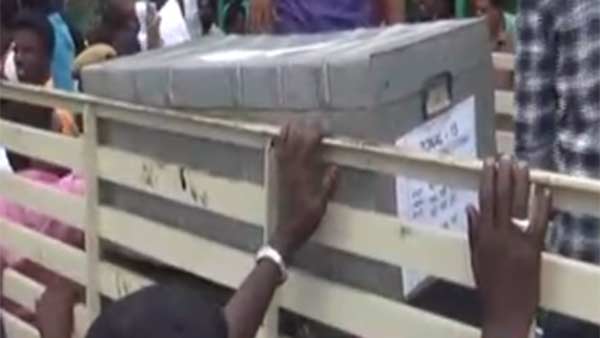 காவல் துறை அதிகாரிகள்