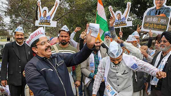 AAP maintains 54% vote share of 2015, BJP improves vote share from 32% in 2015 to 39% AAP maintains 54% vote share of 2015, BJP improves vote share from 32% in 2015 to 39%