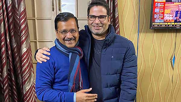 Delhi CM Aravind Kejriwal hugs Prashant Kishore Delhi CM Aravind Kejriwal hugs Prashant Kishore