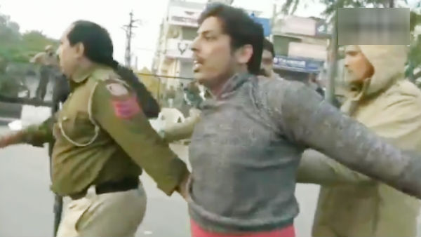 Anti CAA Protest: Man Opens fire at Delhi Shaheen Bagh Anti CAA Protest: Man Opens fire at Delhi Shaheen Bagh