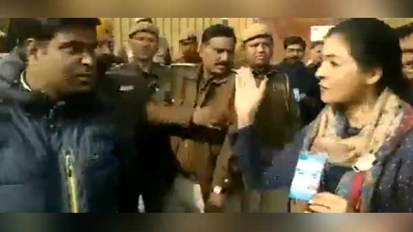 Delhi Cong candidate Alka Lamba tries to slap AAP worker Delhi Cong candidate Alka Lamba tries to slap AAP worker