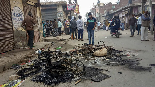 Communal clashes Continue in Gujarat Communal clashes Continue in Gujarat