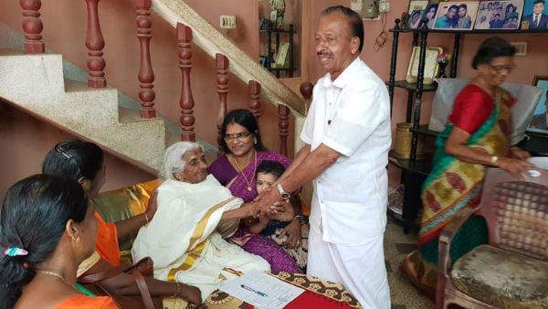 9 வயசு ஆசை 105 வயசில் நிறைவேறியது.. 4ம் வகுப்பு தேர்வில் அசத்திய பாட்டி.. அதிலும் கணக்கு பாடத்தில்! 