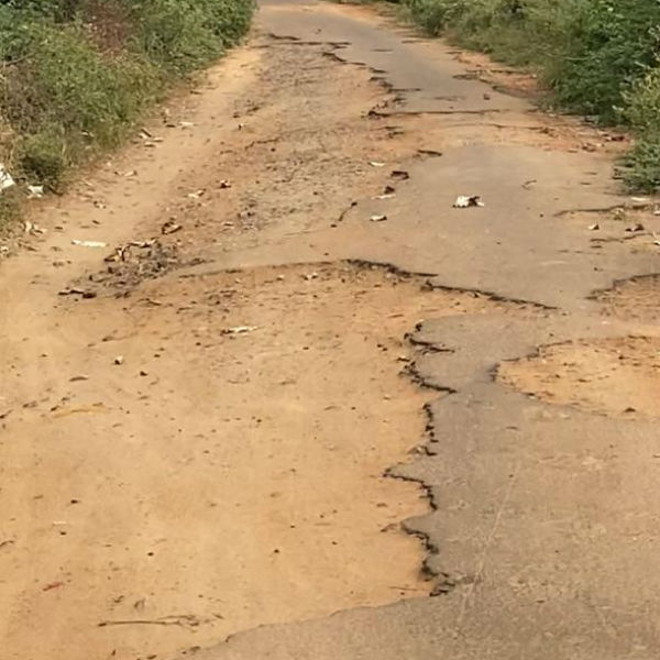 Officers neglected to do mallapuram-mayiladumparai road work Officers neglected to do mallapuram-mayiladumparai road work