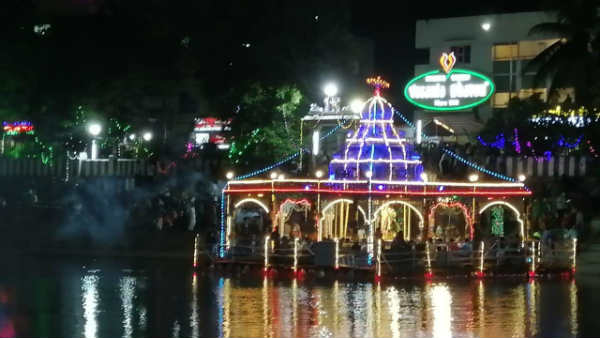 முத்துக்குமாரசாமி சிறப்பு அபிஷேகம்