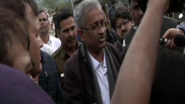 Anti CAA Protest: SC appointed mediators reach Delhi Shaheen Bagh Anti CAA Protest: SC appointed mediators reach Delhi Shaheen Bagh