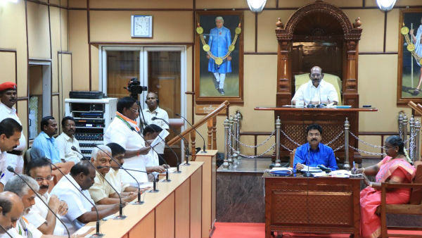 நாராயணசாமி தீர்மானம்