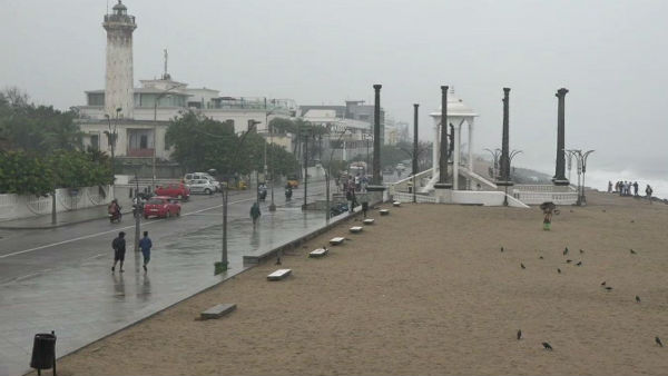 Raining in Puducherry and surrounding areas Raining in Puducherry and surrounding areas