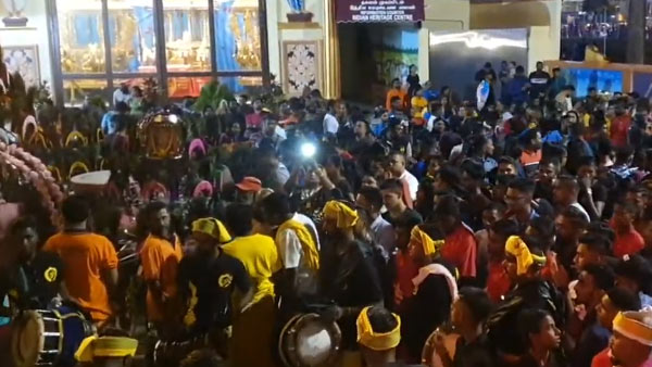 அதிகாலை முதலே வழிபாடு