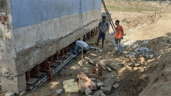 The Shivan Temple on the East Coast Road is being moved by jockeys The Shivan Temple on the East Coast Road is being moved by jockeys