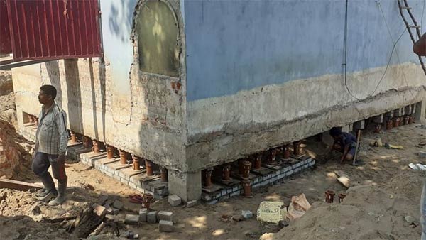 The Shivan Temple on the East Coast Road is being moved by jockeys The Shivan Temple on the East Coast Road is being moved by jockeys