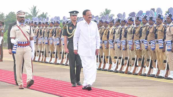 Vice President Venkaiah Naidu attends Puducherry University convocation Ceremony Vice President Venkaiah Naidu attends Puducherry University convocation Ceremony