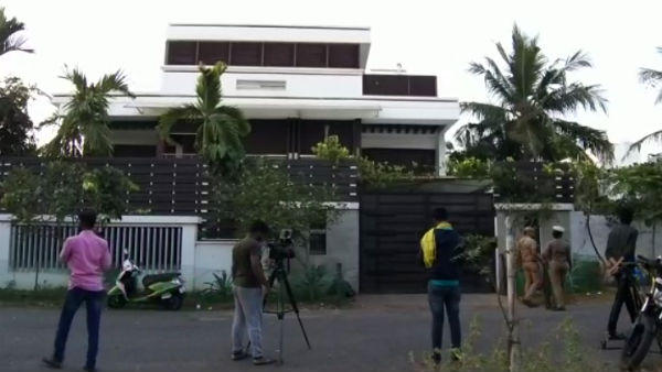 போலீசார்