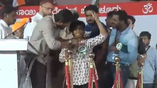 Woman chants Pakistan Zindabad at Asaduddin Owaisis Bengaluru rally Woman chants Pakistan Zindabad at Asaduddin Owaisis Bengaluru rally
