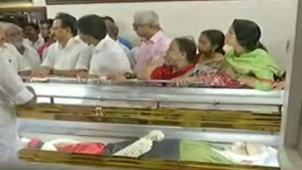 dmk cadres tears paid tribute to the anbazhagan body dmk cadres tears paid tribute to the anbazhagan body