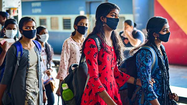 7 பேரும் ரயிலில் வந்தனர்