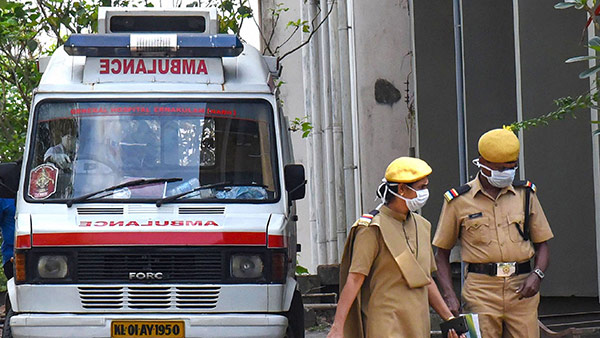 மருத்துவமனைகள் நிரம்பி வழிகிறது