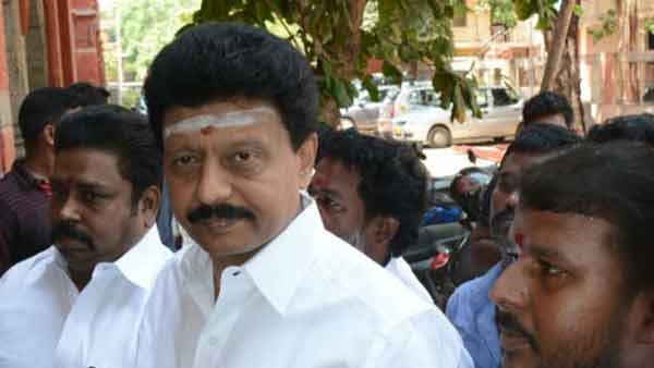 யார் இவர்?
