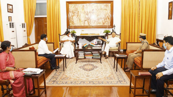 Tamilnadu CM Edappadi Palanisamy met with governor Banwarilal Purohit Tamilnadu CM Edappadi Palanisamy met with governor Banwarilal Purohit