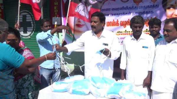 Admk party members face mask distribution to the public Admk party members face mask distribution to the public