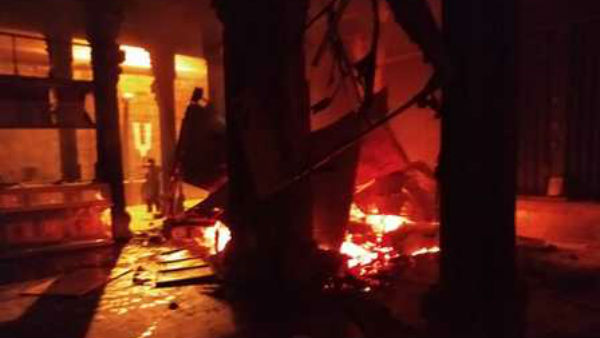 Fire broke out at Prasadam stall in Srirangam Ranganathar temple Fire broke out at Prasadam stall in Srirangam Ranganathar temple