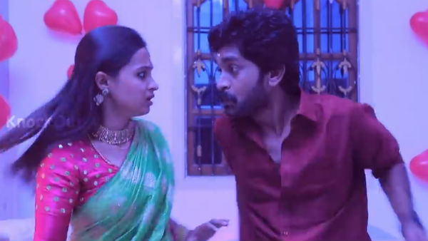 பயபுள்ள கண்ணை மூடி