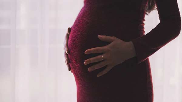 நாட்டிலேயே முதல்முறையாக கேரளா அரசு சூப்பர் உத்தரவு.. பெண்களுக்கு மகப்பேறு விடுப்பில் அதிரடி சலுகை 