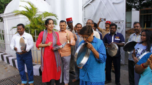 Governor Kiran bedi and Chief Minister V.Narayanasamy applaud the staff involved in coronavirus prevention Governor Kiran bedi and Chief Minister V.Narayanasamy applaud the staff involved in coronavirus prevention