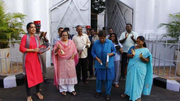 Governor Kiran bedi and Chief Minister V.Narayanasamy applaud the staff involved in coronavirus prevention Governor Kiran bedi and Chief Minister V.Narayanasamy applaud the staff involved in coronavirus prevention