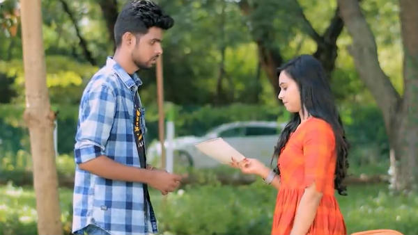 காரில் ஒருவன்