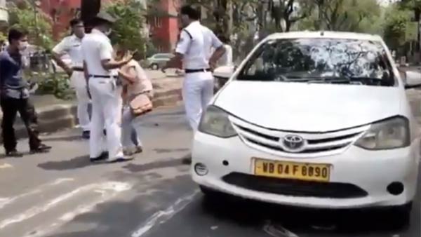சாலை பேரிகாடுகள்
