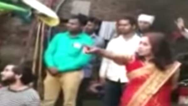கையில் வாள்