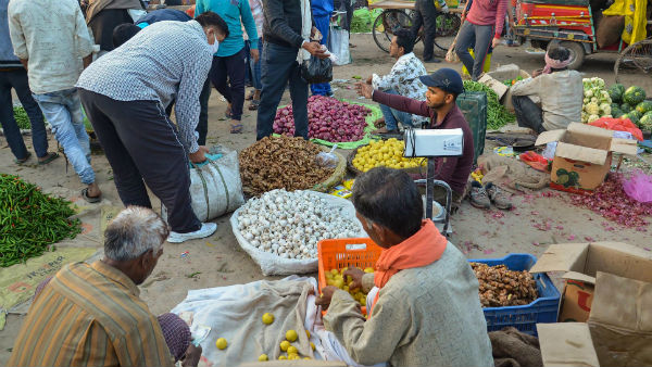 Theni ulavar santhai: people can buy 18 vegetables at just 150 rupees Theni ulavar santhai: people can buy 18 vegetables at just 150 rupees