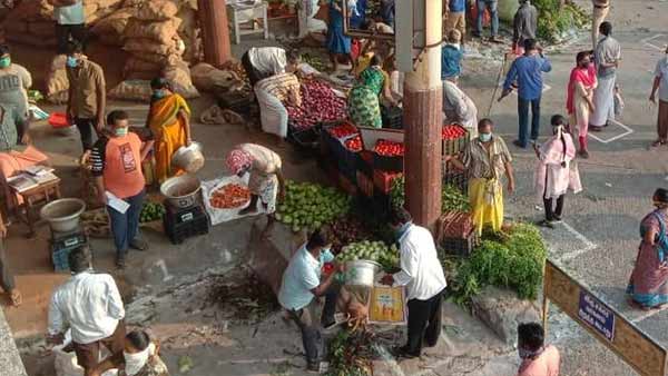 பஸ் நிலையத்தில் காய் விற்பனை