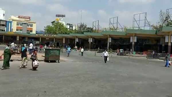 இடைவெளி விட்டு நிற்க வேண்டும்