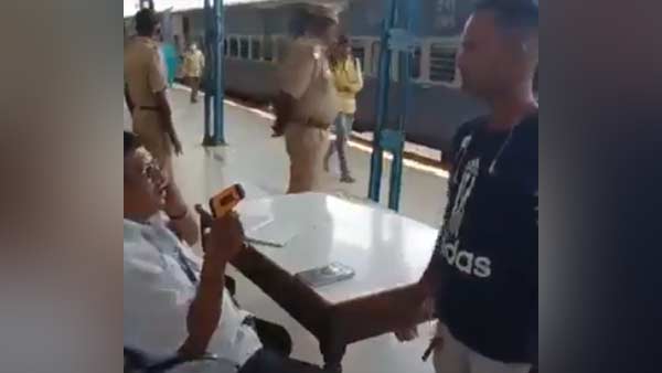 ரயில் நிலையங்களில்