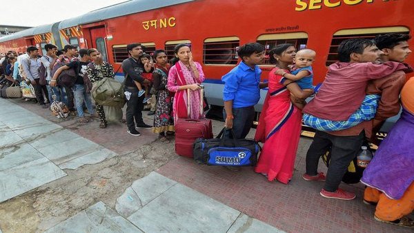 Coronvirus Lockdown: UP Govt Orders Quarantine For 1 Lakh Migrant Workers Coronvirus Lockdown: UP Govt Orders Quarantine For 1 Lakh Migrant Workers