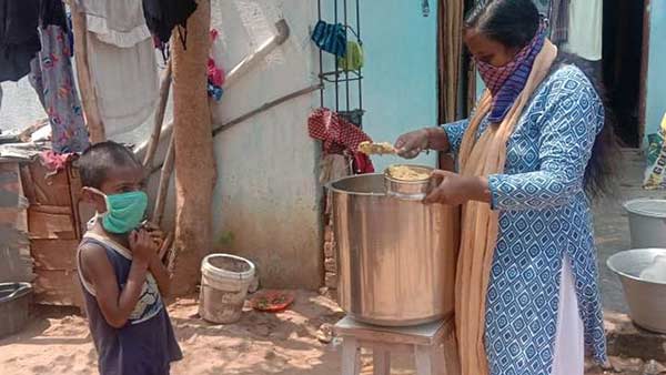 Coronavirus: INIYAUDAIYAM CHARITABLE TRUST helps poor people during lockdown Coronavirus: INIYAUDAIYAM CHARITABLE TRUST helps poor people during lockdown