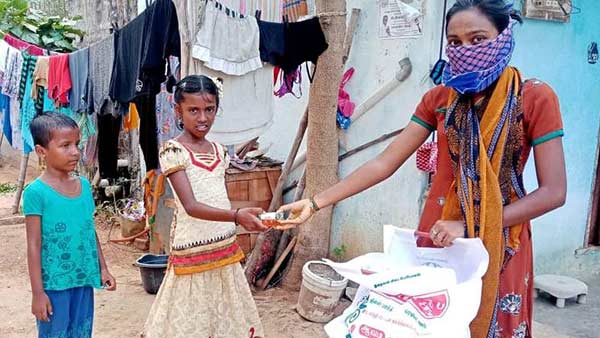 Coronavirus: INIYAUDAIYAM CHARITABLE TRUST helps poor people during lockdown Coronavirus: INIYAUDAIYAM CHARITABLE TRUST helps poor people during lockdown