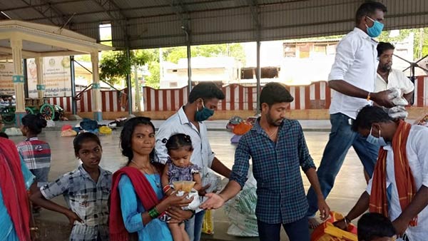 Coronavirus: Few trusts are helping people in Theni during the lockdown Coronavirus: Few trusts are helping people in Theni during the lockdown
