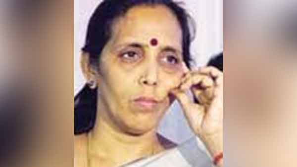 DMK doctors are available for round the clock to serve the people says poongothai DMK doctors are available for round the clock to serve the people says poongothai