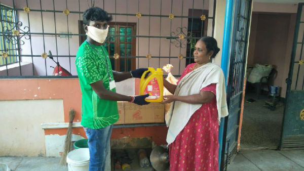 Corona Lockdown: Karur MRV Trust supplies free door delivery of grocery materials Corona Lockdown: Karur MRV Trust supplies free door delivery of grocery materials