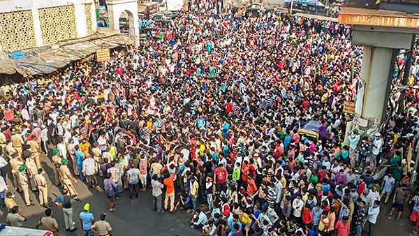 Mumbai TV reporter arrested for migrant workers gathering Mumbai TV reporter arrested for migrant workers gathering